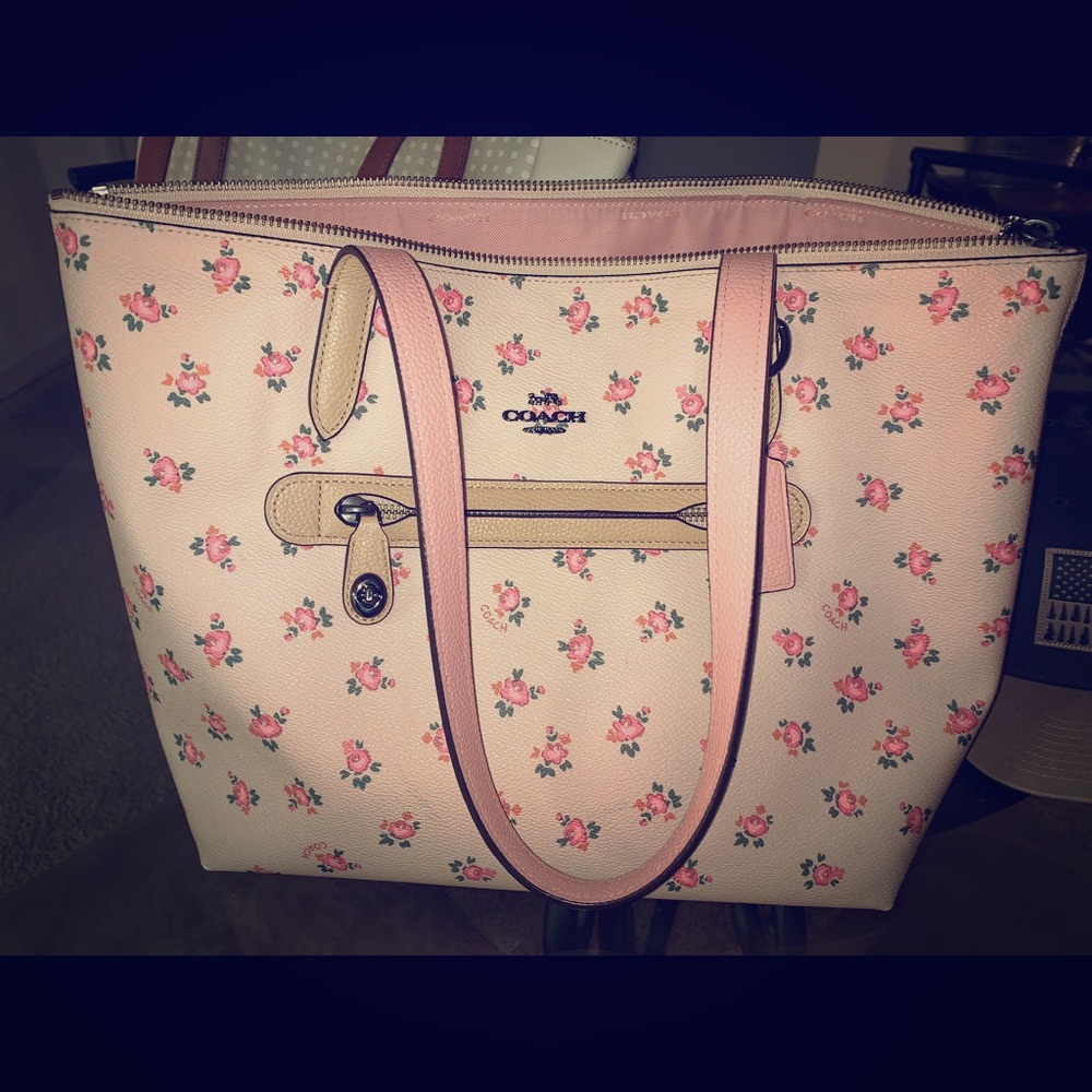 Coach Floral Tote 🌸